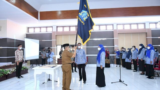  Wali Kota Palopo, Drs HM Judas Amir MH mengukuhkan Pengurus Dewan Pimpinan Cabang (DPC) Ikatan Penyuluh Keluarga Berencana Indonesia (IPeKB) masa bhakti 2021-2024 di auditorium Saokotae Rujab Wali Kota Palopo, Kamis (21/10/21).