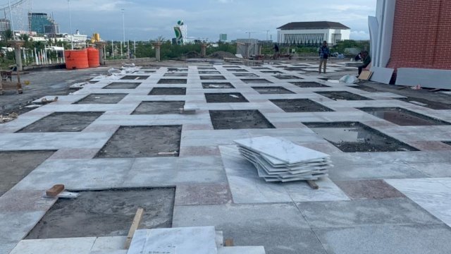 Pengerjaan Pelataran Masjid 99 Kubah.