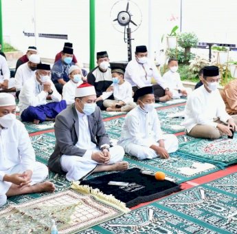 Andi Sudirman dan Keluarga Salat idul Adha 1442 Hijriyah di Halaman Rujab