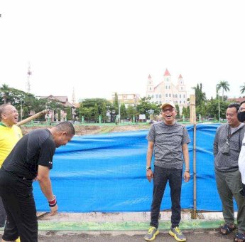 Taufan Pawe Berakhir Pekan Dengan CEO PSM di Parepare, Kunjungi Ikon Kota Masjid Terapung di Mattirotasi
