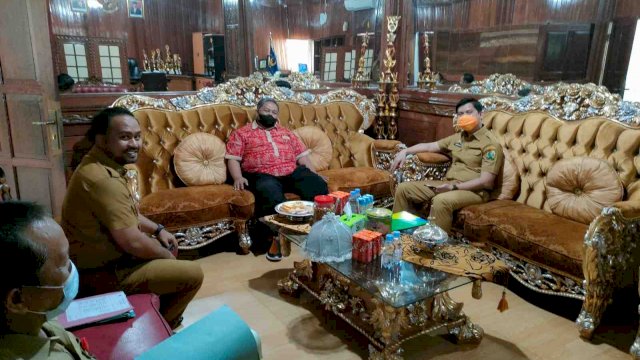 Sekda Majene Adiansyah S.STP, menerima Tim Ombudsman Sulbar, Senin (22/11/2021).