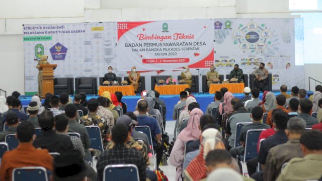 Ratusan Anggota BPD Kabupaten Sinjai Sinjai saat mengikuti Bimbingan Teknis Pilkades serentak, Senin (01/11/201).