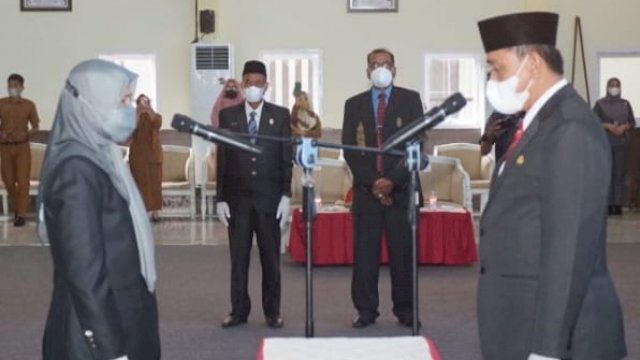 Pelantikan Armayani sebagai Sekda Wajo oleh Bupati Amran Mahmud, Senin (01/11/2021).