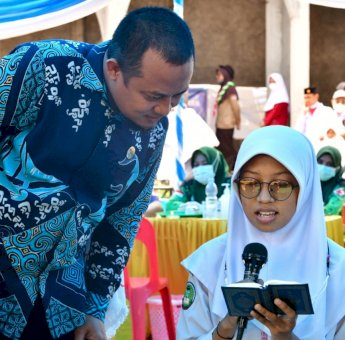 Di SMAN 13 Bone, Andi Sudirman Tunjuk Acak Siswa, Guru dan Kepala Sekolah Baca Al-Qur’an