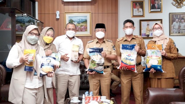 Wakil Bupati Gowa Abdul Rauf Malaganni, menerima Perwakilan Bulog, Senin (01/11/2021).