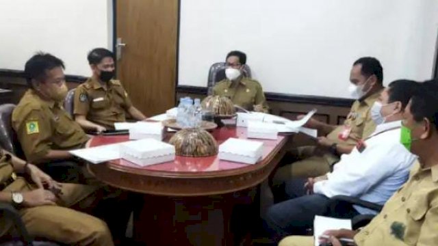 Rapat Monitoring dan Evaluasi Tim Perkembangan Program Kerja Percepatan Akses Keuangan Daerah (TPAKD) Kabupaten Sinjai, Senin (01/11/2021).
