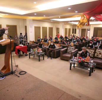 Lepas Kontingen Menuju Peparnas di Papua, Abdul Hayat Harap Jaga Persaudaraan