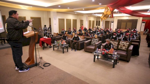 Pelepasan Kontingen Atlet Sulsel yang akan mengikuti Peparnas di Papua, Selasa (02/11/2021).