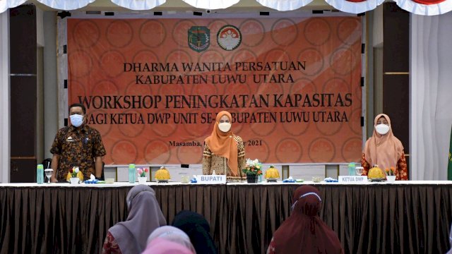 Ketua DWP Unit Kecamatan dan Perangkat Daerah Se-Luwu Utara Dilatih Public Speaking