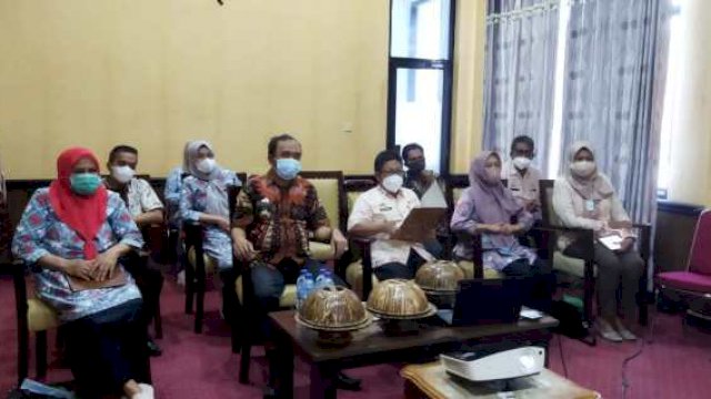 Jajaran Pemkab Sinjai saat mengikuti Launching hasil pendataan keluarga 2021 secara virtual, Kamis (04/11/2021).