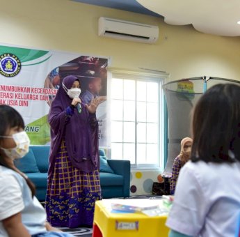 Kunjungi Perpustakaan Ibu dan Anak, Bunda PAUD Sulsel Disambut Anak-anak Downsindrome