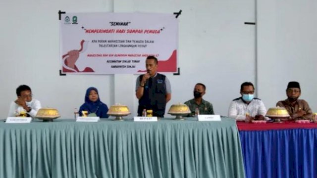 Mahasiswa KKN UINAM menggelar Seminar Kepemudaan, di Aula Kantor Desa Sanjai, Kecamatan Sinjai Timur, Jumat (05/11/2021).