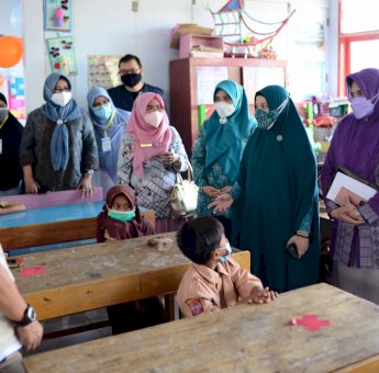 Plt Ketua PKK Sulsel Tinjau Murid Imunisasi di SD Inpres Karunrung Makassar