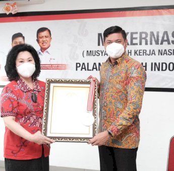 Ribuan Kantong Darah Terkumpul Dalam Sehari, Ketua PMI Sulsel Terima Penghargaan LEPRID