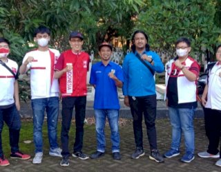 Jelang Hari Pahlawan, GEMA INTI Kolaborasi Anjangsana Sosial dan Aksi Tabur Bunga di TMP Makassar