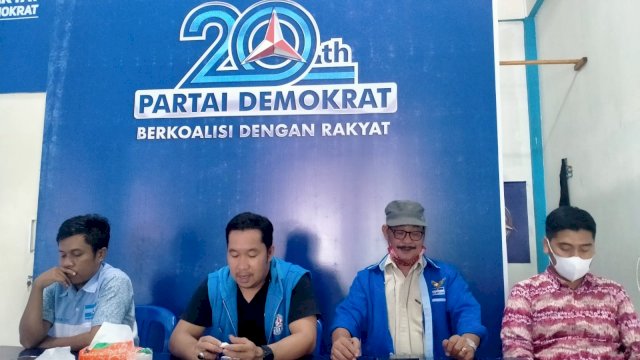 DPC Demokrat Kota Palopo Jumpa Pers Menanggapi Isu Kader yang Pindah Partai, Senin (8/11/2021).