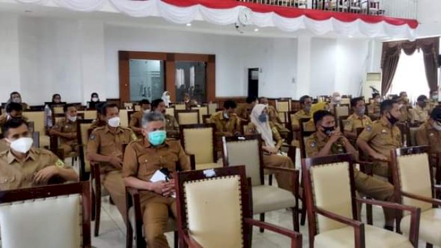 Sejumlah Penjabat Kepala Desa di Sinjai mengikuti pembekalan, Selasa (09/11/2021).