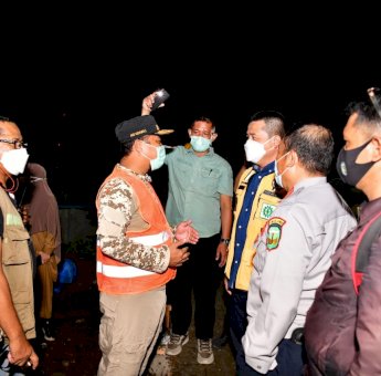 Tengah Malam, Plt Gubernur Sulsel Tinjau Jembatan Miring Poros Palopo-Masamba