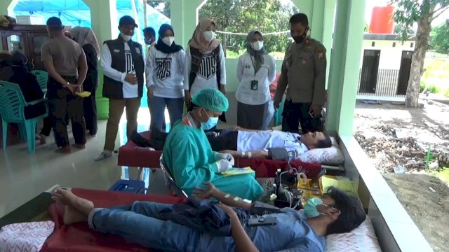 Aksi Donor Darah di Mushollah Polsek Bajeng, Rabu (10/11/2021).