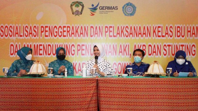 Sosialisasi Penggerakan dan Pelaksanaan Kelas Ibu Hamil dalam mendukung penurunan Angka Kematian Ibu (AKI), Angka Kematian Bayi (AKB) dan Stunting Kabupaten Gowa di Ruang Pertemuan Padivalley Golf Club Pattallassang, Jum'at (12/11/2021).