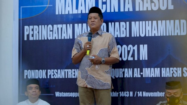Bupati Soppeng Andi Kaswadi Razak, memberikan sambutan saat Peringatan Maulid Nabi Muhammad SAW 1443 Hijriah di Pondok Pesantren Tahfizhul Qur'an Al-Imam Hafsh Watansoppeng, Minggu (14/11/2021).