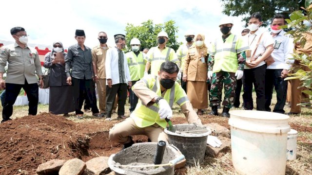 Bupati Gowa Adnan Purichta Ichsan, melakukan Peletakan Batu Pertama Pembangunan Cimory Dairyland di Kecamatan Parangloe, Senin (15/11/2021).