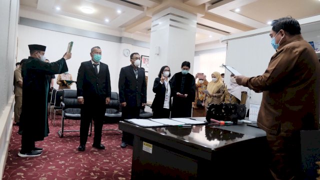 Sekda Prov Sulsel Abdul Hayat Gani, saat melantik Pejabat Fungsional Pemprov Sulsel, Selasa (16/11/2021).