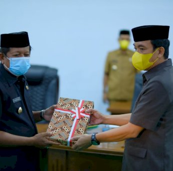 Rapat Paripurna DPRD Soppeng, Bupati Andi Kaswadi Serahkan 3 Ranperda