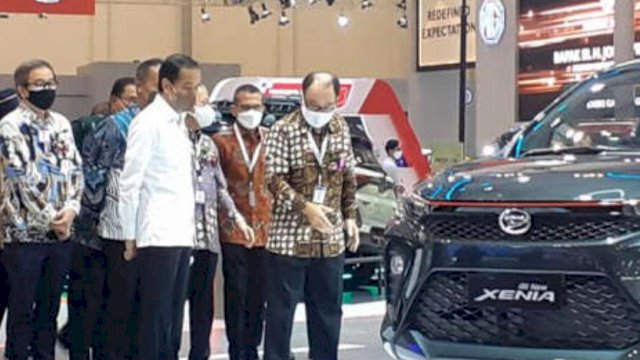 Presiden Republik Indonesia, Joko Widodo, melaksanakan mengunjungi Pameran&nbsp;GIIAS, Rabu (17/11/2021).
