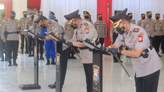 Penandatanganan Serah Terima Jabatan Kapolres Palopo dan Luwu Utara, Kamis (18/11/2021).