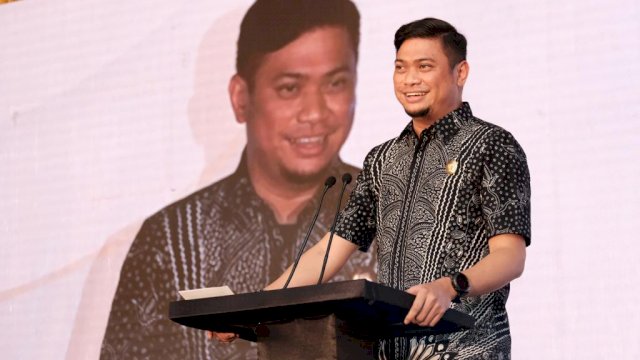 Bupati Gowa Adnan Purichta Ichsan, memberikan sambutan saat menghadiri Peringatan Hari Kesatuan Gerak (HKG) PKK ke-49 Tingkat Kabupaten Gowa di Baruga Karaeng Galesong, Kantor Bupati Gowa, Kamis (18/11/2021).