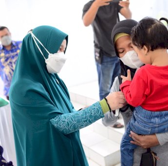 PKK Sulsel Gandeng Andalan Mengaji Beri Bantuan Paket Sembako untuk Anak Stunting di Gowa