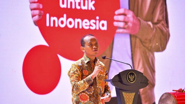 Menteri Investasi dan Kepala BKPM RI Bahlil Lahadalia, memberikan sambutan saat peluncuran layanan 5G Indosat Ooredo di Hotel Sheraton by Four Point Makassar, Jumat (19/11/2021).