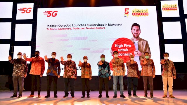 Indosat Ooredo melakukan peluncuran layanan komersial 5G, di Hotel Sheraton by Four Point Makassar, Jumat (19/112021).