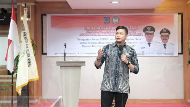 Bupati Gowa Adnan Purichta Ichsan, membuka Rapat Kerja dan Orientasi Pimpinan Cabang Kabupaten Gowa APDESI di Lynt Hotel Makassar, Jumat (19/11/2021).