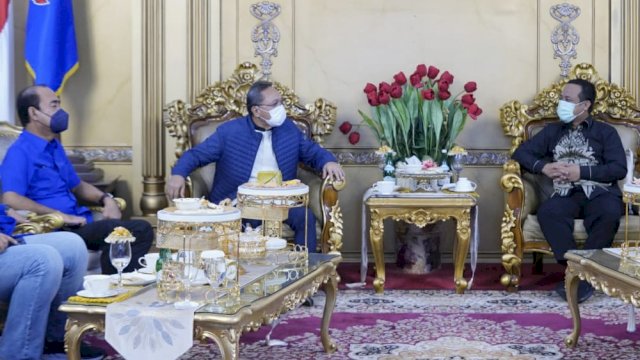 Plt Gubernur Sulsel Andi Sudirman Sulaiman, menerima Ketua Umum DPP PAN Zulkifli Hasan di Rumah Jabatan Gubernur Sulsel, Minggu (21/11/2021).