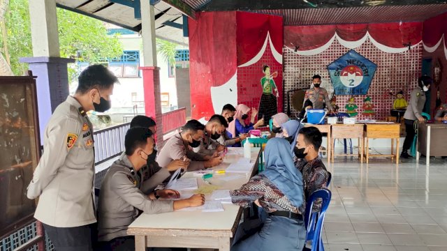 Vaksinasi Covid-19 Polres Majene.