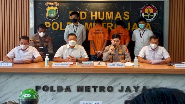 Konferensi Pers Ditreskrimsus Polda Metro Jaya terkait Kasus Penggelapan Modus Jual-Beli Akun Ojol, Rabu (24/11/2021).