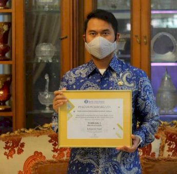 Bupati Sinjai Terima Penghargaan Percepatan Digitalisasi