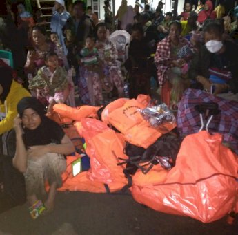 Kapal Rute Mamuju – Bontang Karam, Ratusan Penumpang di Evakuasi