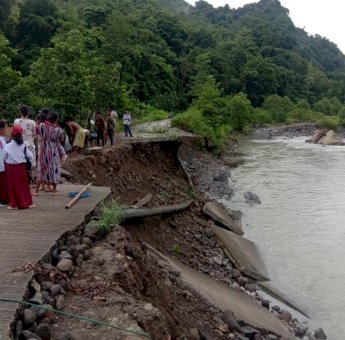 Barru Dilanda Banjir Hingga Longsor Akibat Hujan Lebat, Andi Sudirman Pastikan Bantuan Pemprov Sulsel