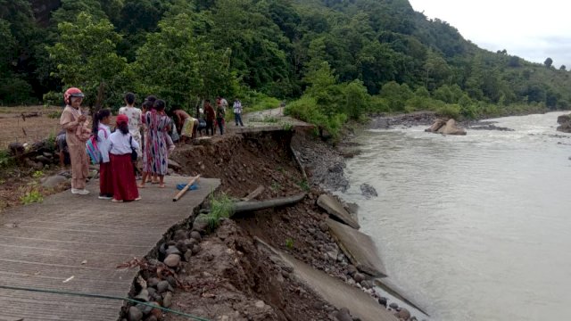Kondisi Longsor di Kabupaten Barru, Minggu (28/11/2021).