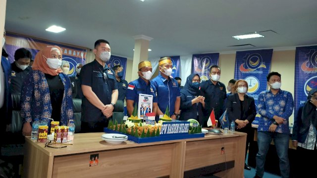 Suasana perayaan HUT Partai NasDem ke-10 di Sekretariat DPW NasDem Sulsel, Jalan Botolempangan, Kamis (11/11/2021).
