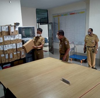 Plt Sekretaris DPRD Makassar Cek Seluruh Ruangan Usai Apel Pagi