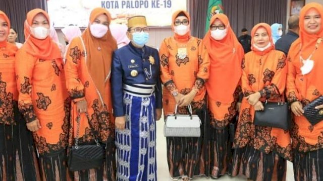 Kepala Dinas Pariwisata dan Ekonomi Kreatif (Disparekraf) Kota Palopo, Munasirah turut mengikuti rapat paripurna dalam rangka peringatan HUT Kota Palopo.
