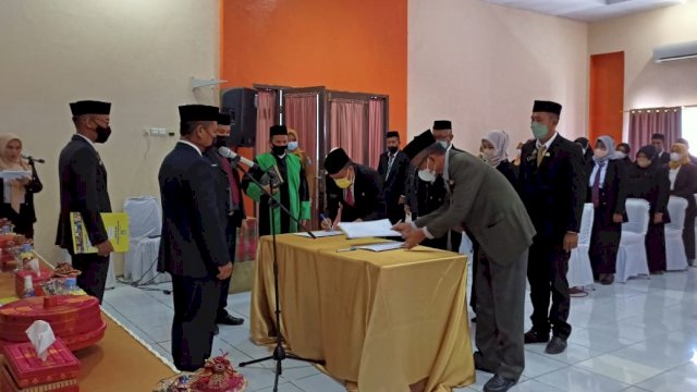 Pelantikan 48 Kepala Sekolah oleh Sekda Soppeng, Senin (08/11/2021).