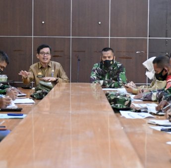 Turun ke Desa, TNI Bantu Pemda Luwu Utara Cari Sasaran Vaksinasi Covid-19