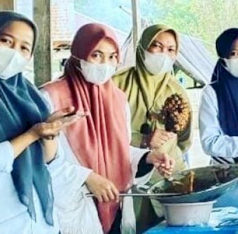 Disparekraf Suport Mahasiswa IAIN Palopo Kelola Patikala Jadi Dodol dan Keripik