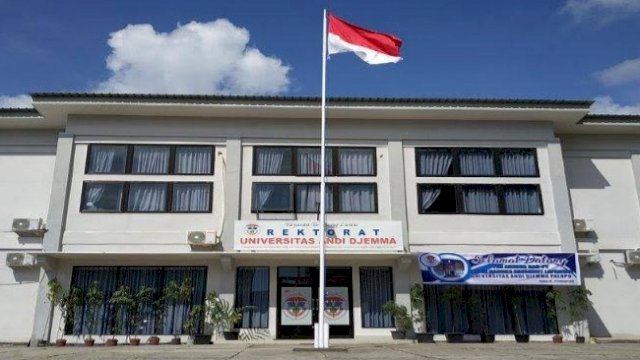 Gedung Rektorat Unanda Palopo.