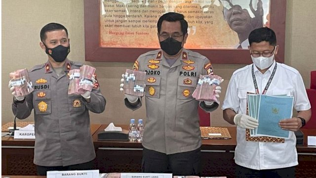 Bareskrim Mabes Polri menggelar Rilis Kasus Dugaan Korupsi Proyek Pembangunan Menara Telekomunikasi yang dimerjakan oleh PT Jakarta Infrastruktur Propertindo (JIP), Rabu (08/12/2021).